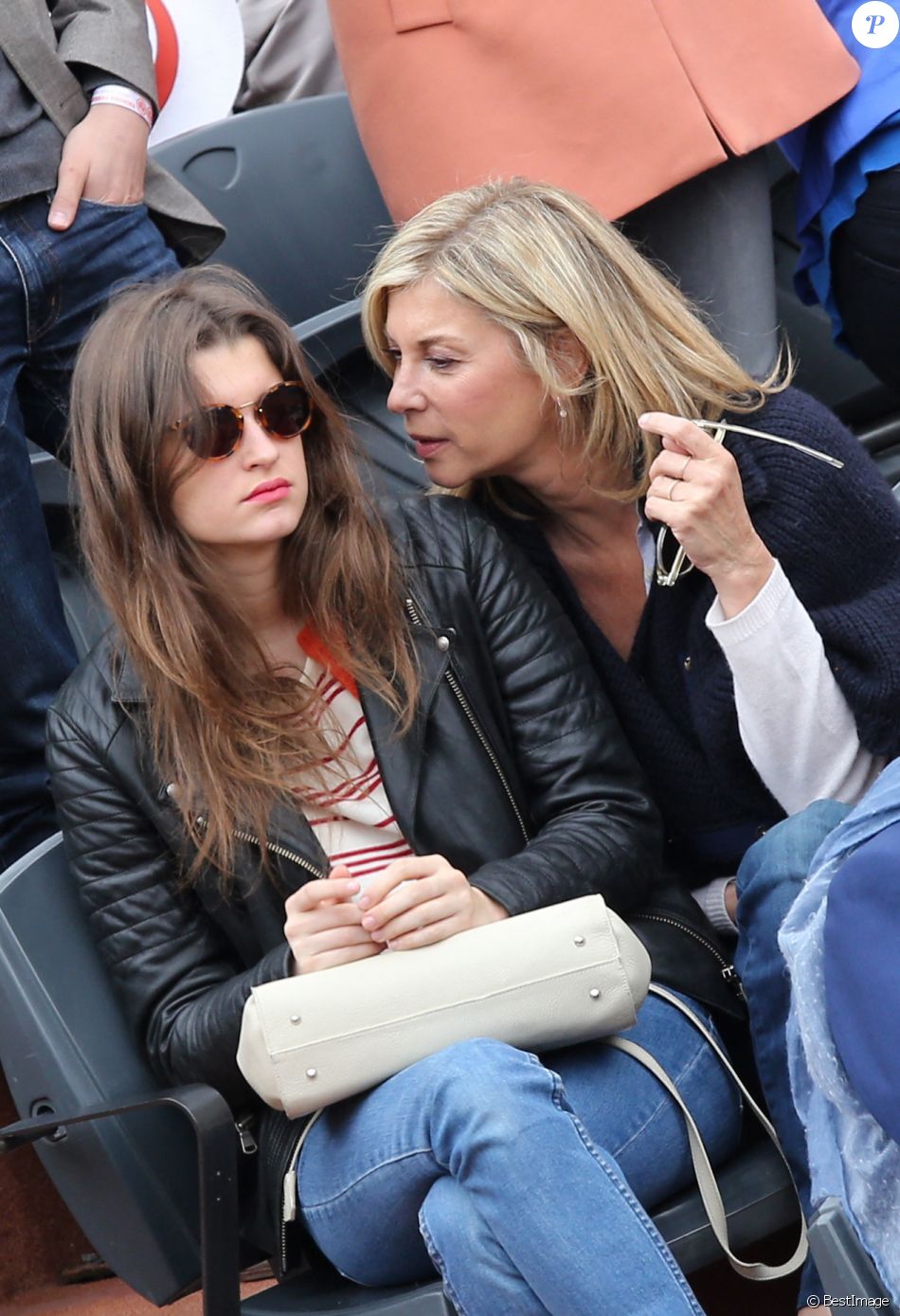 Michèle Laroque et sa fille Oriane - People aux Internationaux de France de tennis de Roland Garros à Paris, le 29 mai 2014.