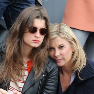 Michèle Laroque et sa fille Oriane - People aux Internationaux de France de tennis de Roland Garros à Paris, le 29 mai 2014.  People at the French Tennis Open at Roland Garros in Paris, France, on May 29th, 2014. 