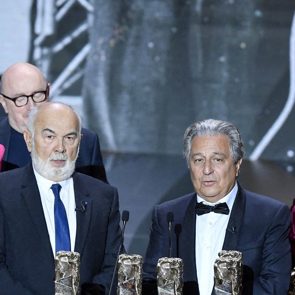 Un César spécial pour la troupe du Splendid, Josiane Balasko, Michel Blanc, Thierry Lhermitte, Marie-Anne Chazel, Gérard Jugnot, Christian Clavier, Bruno Moynot sur scène lors de la 46ème cérémonie des César à l'Olympia à Paris le 12 mars 202. © Pierre Villard/ Pool / Bestimage 