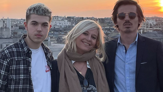 Flavie Flament : Maman "chanceuse" avec ses deux fils, Enzo et Antoine