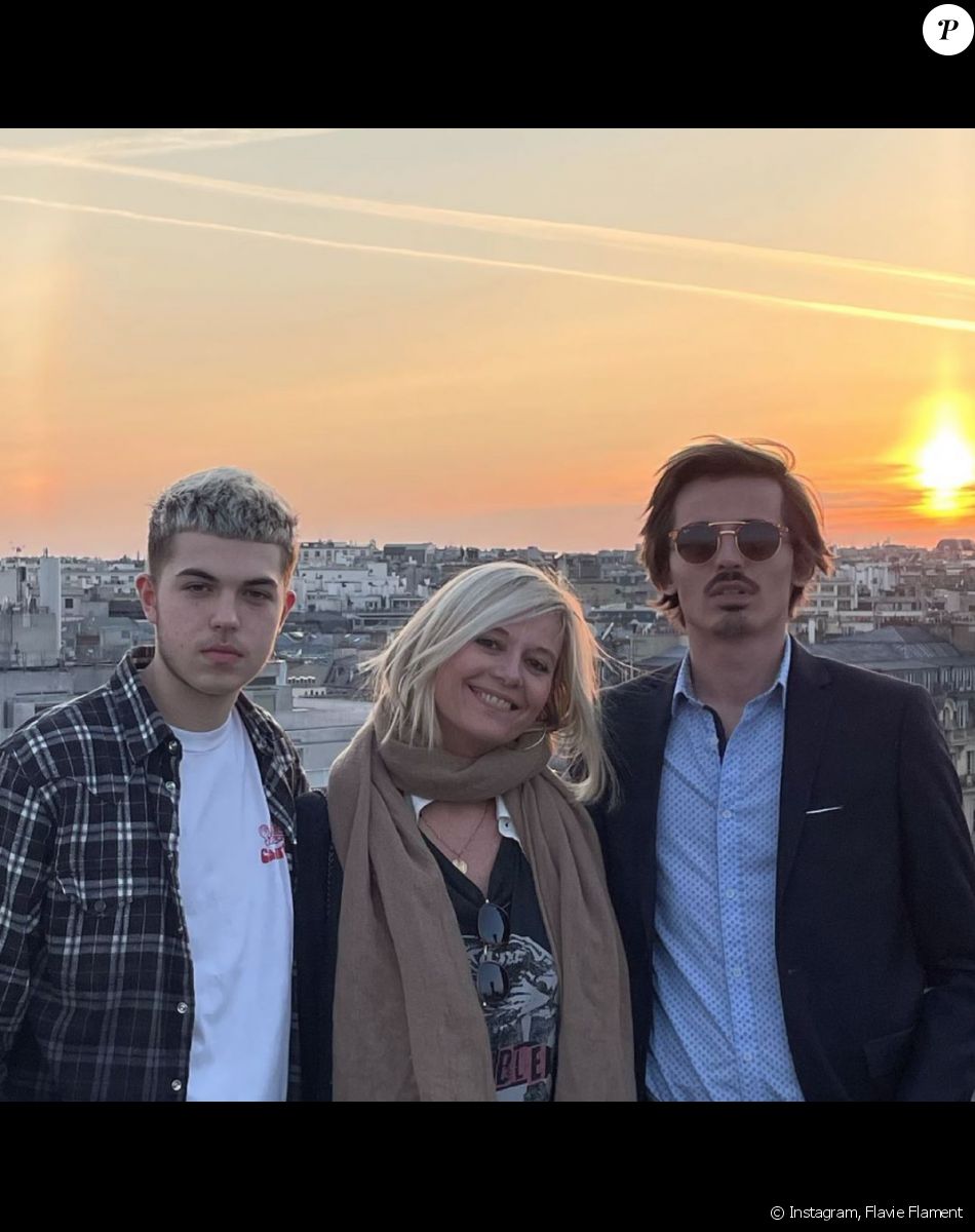 Flavie Flamant, maman "chanceuse" avec ses deux fils Antoine (à gauche) et Enzo (à droite).