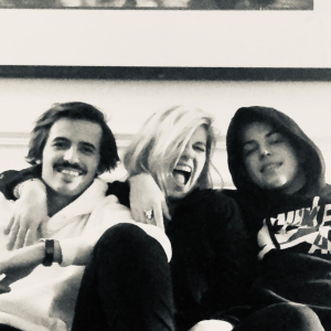 Flavie Flament et ses fils Antoine et Enzo. Novembre 2020.