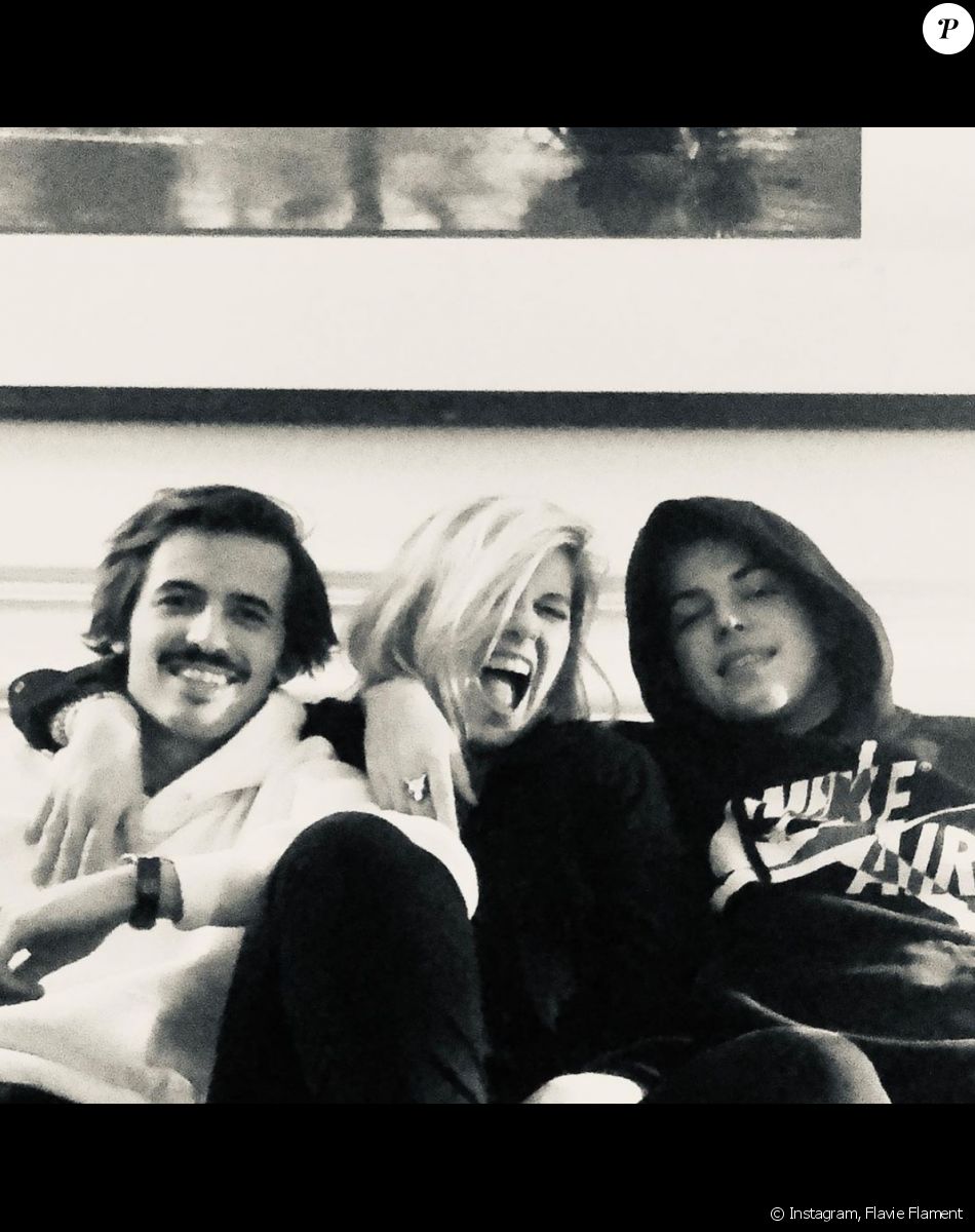 Flavie Flament et ses fils Antoine et Enzo. Novembre 2020.