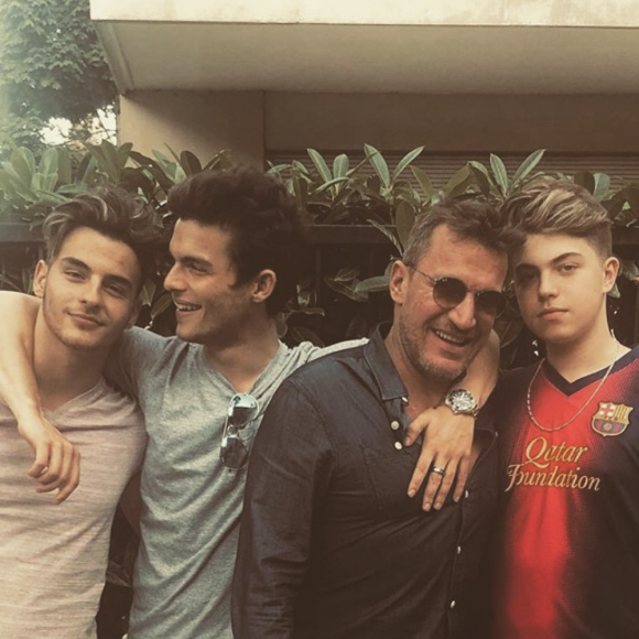 Benjamin Castaldi et ses fils Simon, Julien et Enzo. Le 11 octobre 2020
