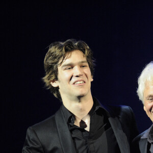 Archives - Amaury Vassili au Grand Rex à Paris pour chanter en duo avec Gérard Lenorman. Le 8 mars 2012. © Patrick Carpentier / Bestimage