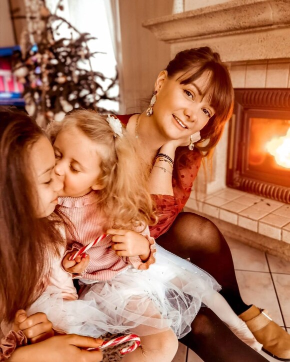 Alexandra de "Koh-Lanta" avec ses deux filles, le 6 janvier 2021