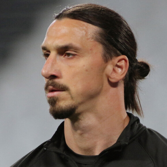 Zlatan Ibrahimovitch s'échauffe avant le match entre Milan AC et la Juventus à Turin (3-0), le 9 mai 2021.