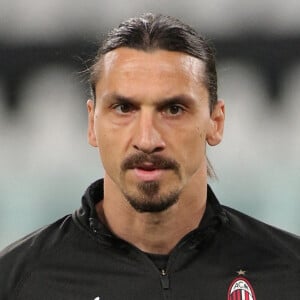 Zlatan Ibrahimovitch s'échauffe avant le match entre Milan AC et la Juventus à Turin (3-0), le 9 mai 2021.