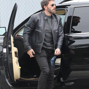 Ben Affleck accompagne son fils Samuel à son cours de natation à Pacific Palisades, Los Angeles, le 1er juin 2021.