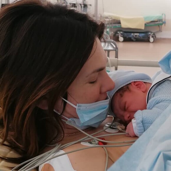 Alice Detollenaere et son compagnon Camille Lacourt sont devenus parents d'un petit garçon prénommé Marius, né le 1er juin 2021.