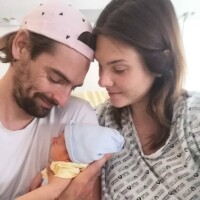 Camille Lacourt et Alice Detollenaere parents : étape cruciale après la naissance de leur fils