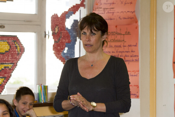 Astrid Veillon intervient à l'école "Bois de Boulogne" pour l'association "Lecture pour Tous" à Nice. Le 15 avril 2015.