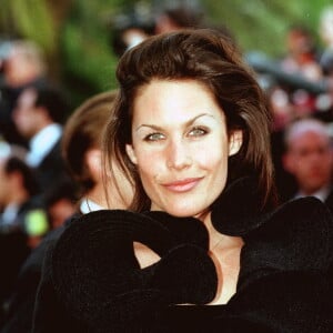 Astrid Veillon - Montée des marches du film "The Brave" au Festival de Cannes. 1997.