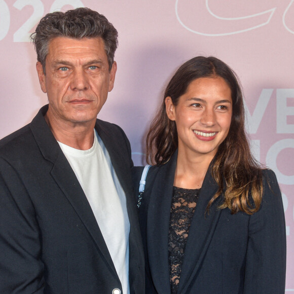 Marc Lavoine et Line Papin - Photocall du défilé Etam Live Show 2020 à Paris le 29 septembre 2020. © Pool Agence Bestimage 