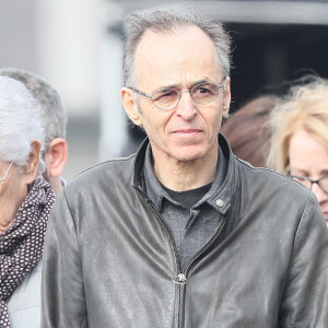 Philippe Gildas et Jean-Jacques Goldman lors des obsèques de Véronique Colucci au cimetière communal de Montrouge.