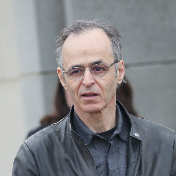 Jean-Jacques Goldman lors des obsèques de Véronique Colucci au cimetière communal de Montrouge, le 12 avril 2018.