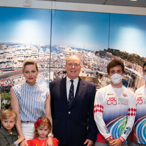 Le prince Albert II de Monaco, la princesse Charlène et leurs enfants, le prince Jacques et la princesse Gabriella, se sont mobilisées pour le départ de la course automobile "Les 24 Heures du Mans", en virtuel cette année à cause de l'épidémie de Coronavirus (COVID-19), depuis l'Automobile Club de Monaco. Le 13 juin 2020 © Eric Mathon / Palais Princier via Bestimage