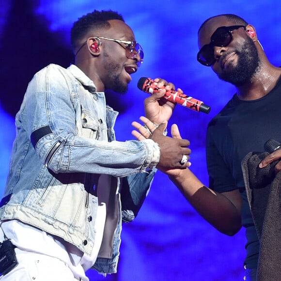 Dadju et son frère Maitre Gims en concert au Stade de France à Saint-Denis le 28 septembre 2019. © Giancarlo Gorassini / Bestimage 