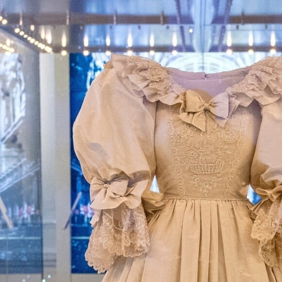 La robe de mariée de la princesse Diana exposée à l'exposition "Royal Style In The Making" au palais de Kensington à Londres, Royaume Uni, le 2 juin 2021.