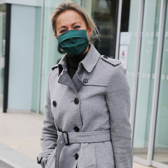 Exclusif - Anne-Sophie Lapix devant les studios de Radio France à Paris, le 13 novembre 2020.