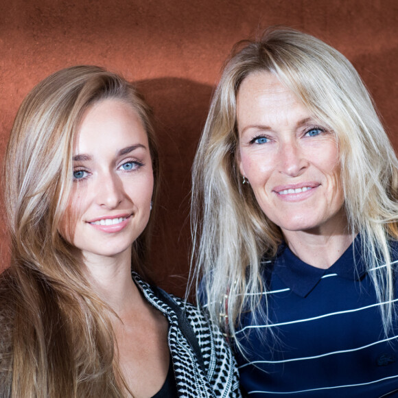 Estelle Lefebure et sa fille Emma Smet - People au village des Internationaux de Tennis de Roland Garros à Paris © Cyril Moreau/Bestimage