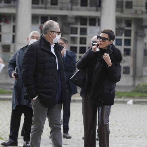 Cristina Cordula et son mari Frédéric Cassin - Sorties des obsèques de Kenzo Takada au cimetière du Père Lachaise à Paris le 9 octobre 2020.