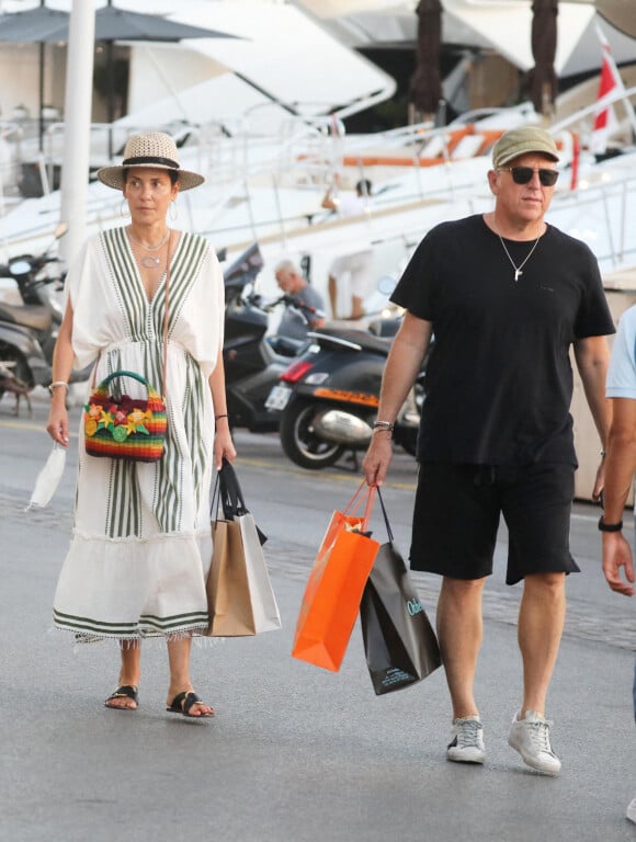 Cristina Cordula et son mari Frédéric Cassin sur le port de Saint-Tropez le 31 Juillet 2020.