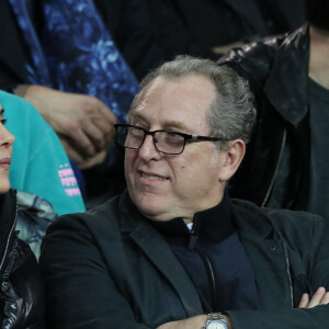 Cristina Cordula et son mari Frédéric Cassin dans les tribunes du match de football de Ligue 1 PSG - Monaco au Parc des Princes à Paris, le 15 avril 2018.