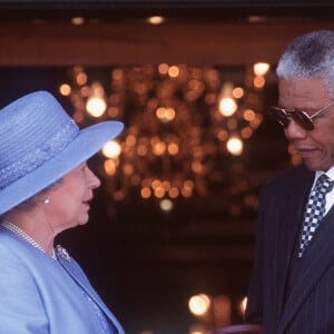 La reine Elizabeth II rend visite à Nelson Mandela en Afrique du Sud en 1992. @Anwar Hussein/LFI/ABACAPRESS.COM