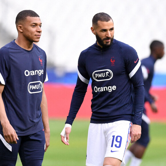 Kylian Mbappé et Karim Benzema - Match amical de préparation à l'Euro 2021 France - Bulgarie (3-0) au Stade de France en présence de 5000 spectateurs à Saint-Denis le 8 juin 2021. © Philippe Lecoeur / Panoramic / Bestimage