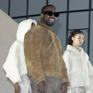 Exclusif - Kanye West présente sa 8ème collection Yeezy au siège du Parti Communiste à Paris le 2 mars 2020.
