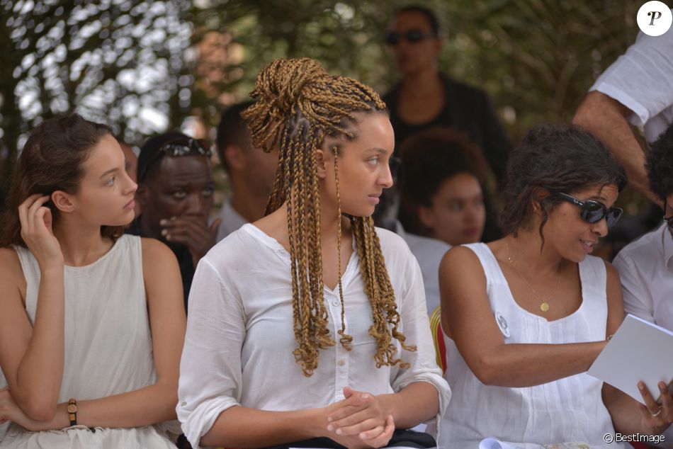 Exclusif - Jenaye Noah, Eleejah Noah, Isabelle Noah - Cérémonie traditionnelle lors des obsèques de Zacharie Noah à Yaoundé au Cameroun le 18 janvier 2017.