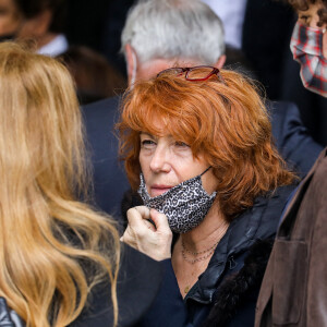 Véronique Genest et son fils Sam Bokobza - Sorties des obsèques de Yves Rénier en l'église Saint-Pierre de Neuilly-sur-Seine, France, le 30 avril 2021.