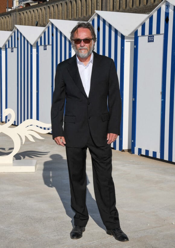 Marc Dugain - Photocall du jury du 35e festival de Cabourg. Le 10 juin 2021. © Coadic Guirec / Bestimage