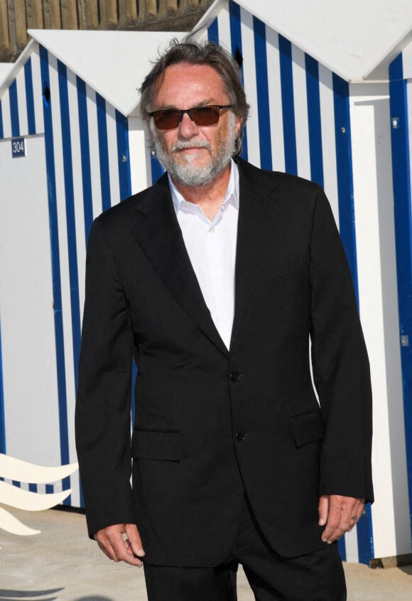 Marc Dugain - Photocall du jury du 35e festival de Cabourg. Le 10 juin 2021. © Coadic Guirec / Bestimage