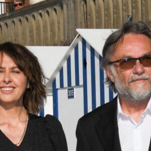 Valérie Bonneton et Marc Dugain - Photocall du jury du 35e festival de Cabourg. Le 10 juin 2021. © Coadic Guirec / Bestimage