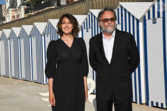 Valérie Bonneton et Marc Dugain - Photocall du jury du 35e festival de Cabourg. Le 10 juin 2021. © Coadic Guirec / Bestimage