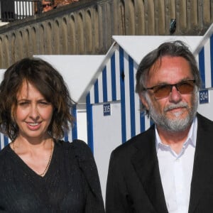 Valérie Bonneton et Marc Dugain - Photocall du jury du 35e festival de Cabourg. Le 10 juin 2021. © Coadic Guirec / Bestimage