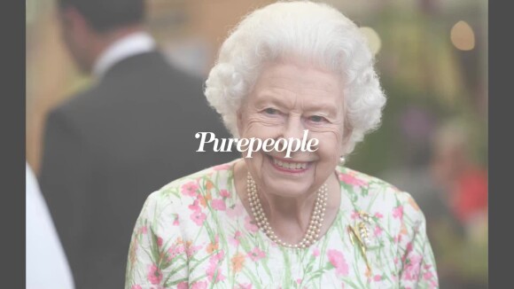 Elizabeth II, sabre à la main, n'en fait qu'à sa tête ! Elle provoque l'hilarité au G7