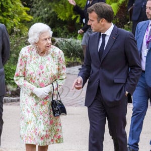 Elizabeth II et Emmanuel Macron lors du sommet du G7 en Cornouailles, le 11 juin 2021