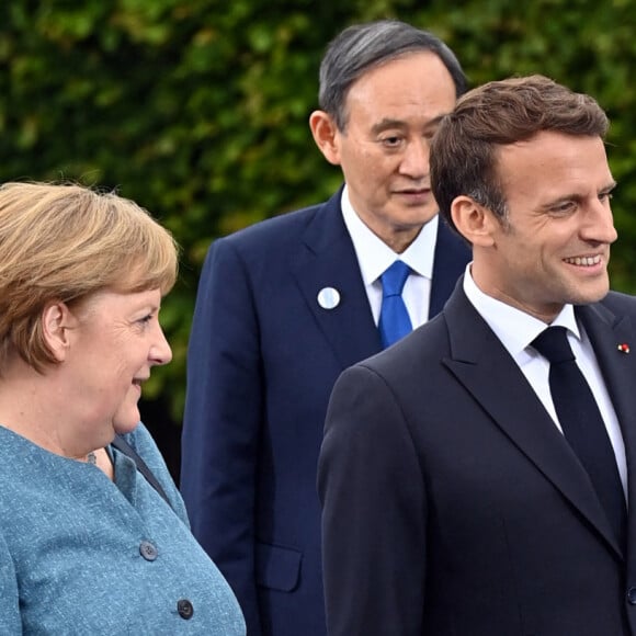 Elizabeth II avec Angela Merkel et Emmanuel Macron lors du sommet du G7 en Cornouailles, le 11 juin 2021