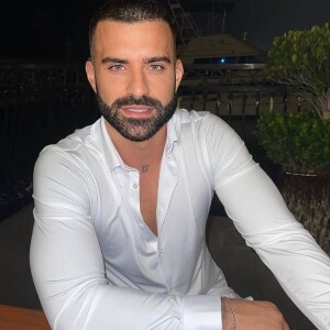 Vincent Queijo pose sur Instagram