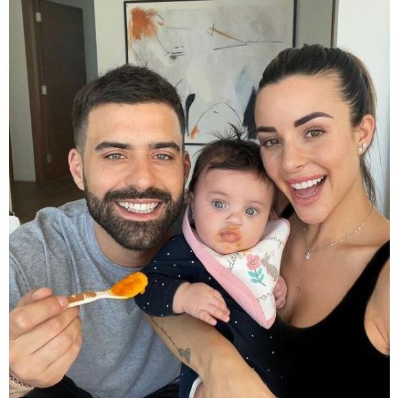 Vincent Queijo et sa fiancée Rym, peut-être enceinte d'un deuxième enfant, pourrait donner un petit frère ou une petite soeur à leur fille Maria-Valentina.