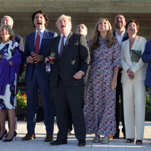 Jill Biden (épouse du président des États-Unis, Joe Biden), Justin Trudeau (Premier ministre du Canada), Boris Johnson, son épouse Carrie Johnson et Brigitte Macron (tout à droite) au sommet du G7 à Carbis Bay au comté des Cornouailles, au Royaume-Uni. Le 12 juin 2021.