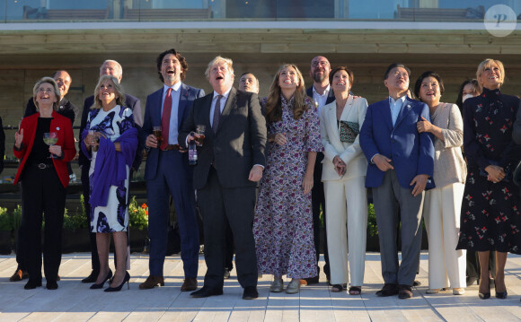 Jill Biden (épouse du président des États-Unis, Joe Biden), Justin Trudeau (Premier ministre du Canada), Boris Johnson, son épouse Carrie Johnson et Brigitte Macron (tout à droite) au sommet du G7 à Carbis Bay au comté des Cornouailles, au Royaume-Uni. Le 12 juin 2021.