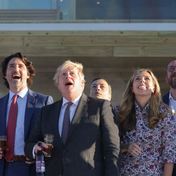 Jill Biden (épouse du président des États-Unis, Joe Biden), Justin Trudeau (Premier ministre du Canada), Boris Johnson, son épouse Carrie Johnson et Brigitte Macron (tout à droite) au sommet du G7 à Carbis Bay au comté des Cornouailles, au Royaume-Uni. Le 12 juin 2021.