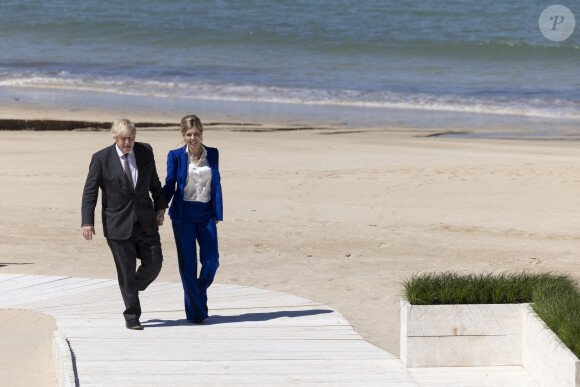 Le Premier ministre britannique Boris Johnson et son épouse Carrie Johnson à Porthcurno, le 12 juin 2021.