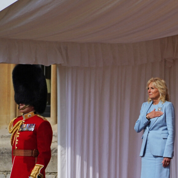 Le président des Etats-Unis Joe Biden et sa femme Jill Biden visitent le château de Windsor en compagnie de la reine Elizabeth II, le 13 juin 2021. 