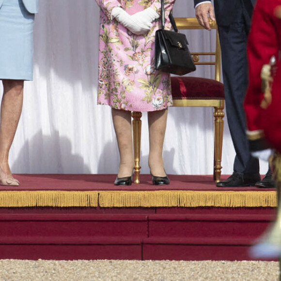 Le président des Etats-Unis Joe Biden et sa femme Jill Biden visitent le château de Windsor en compagnie de la reine Elizabeth II, le 13 juin 2021. 