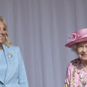 Le président des Etats-Unis Joe Biden et sa femme Jill Biden visitent le château de Windsor en compagnie de la reine Elizabeth II, le 13 juin 2021. 